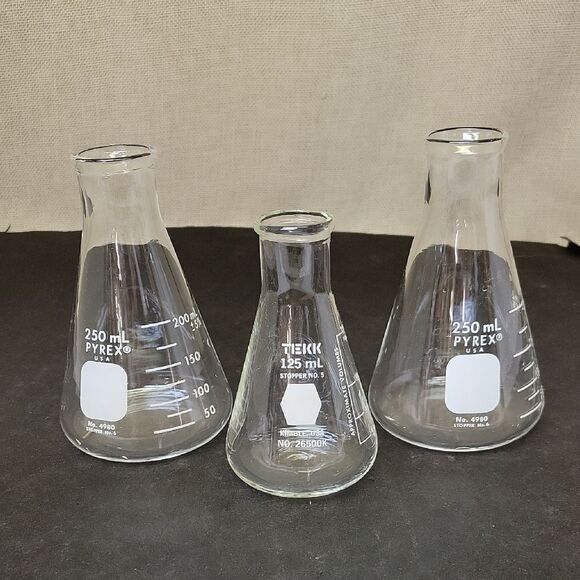 Pyrex Glass Flask Trio..PYREX GRADUATED ERLENMEYER FLASKS - Picture 1 of 11